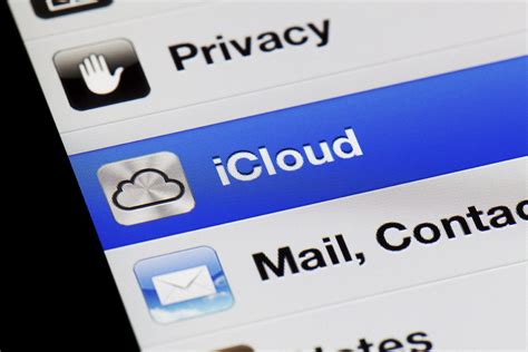 Celebgate hack: Man to plead guilty to nude photo theft .